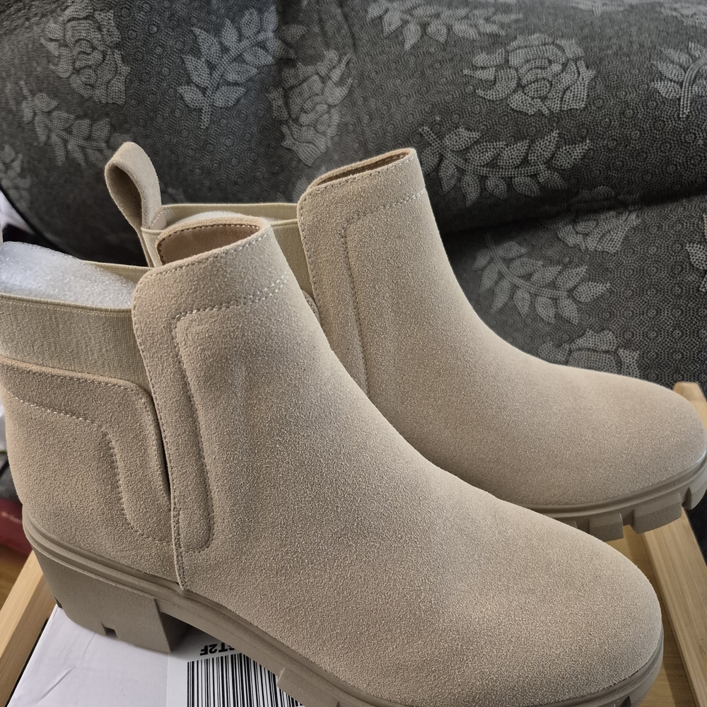 Women's Lug Sole Ankle Boots Size 11